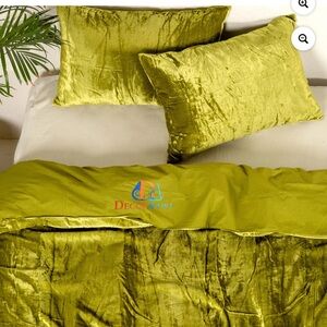 Velvet Bedding Set in Olive Green